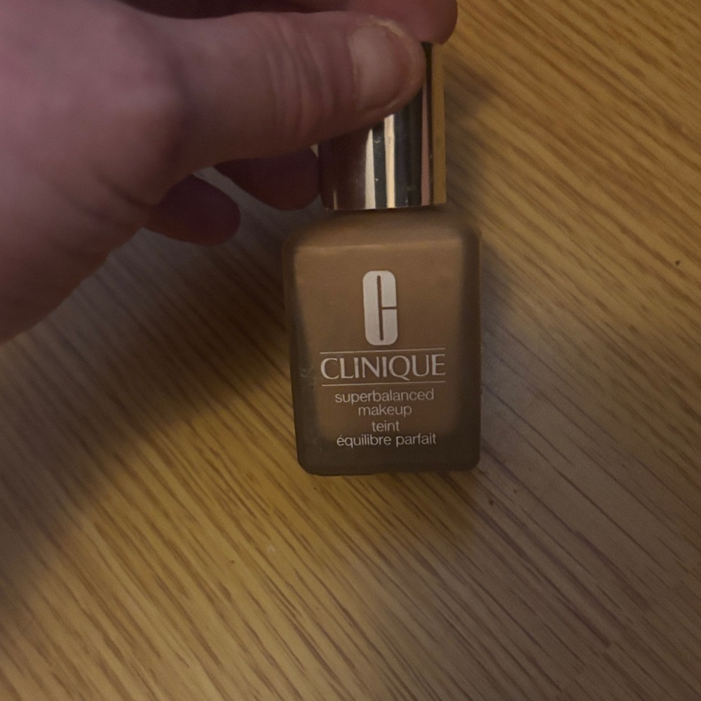 Clinique Superbalanced Makeup - Natural Tan
